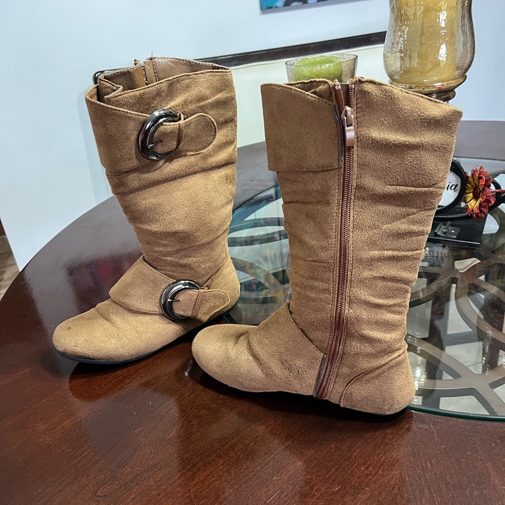 Blue Berry women's camel color boots, size 7 full zip, sole rubber